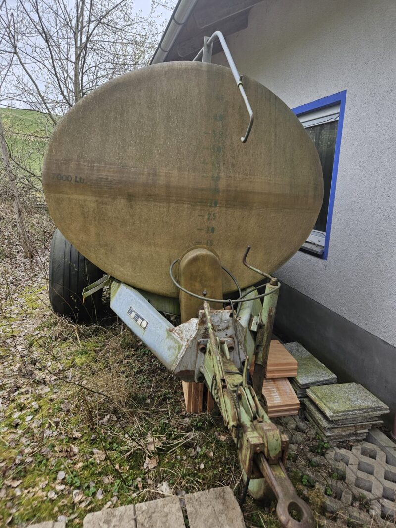 Nádrž, lejta, laminát 7000l na podvozku napáječka