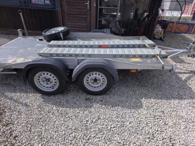 Vlek plato 1700kg kola ven doklady DE na prihlaseni po servise nyni poskozen