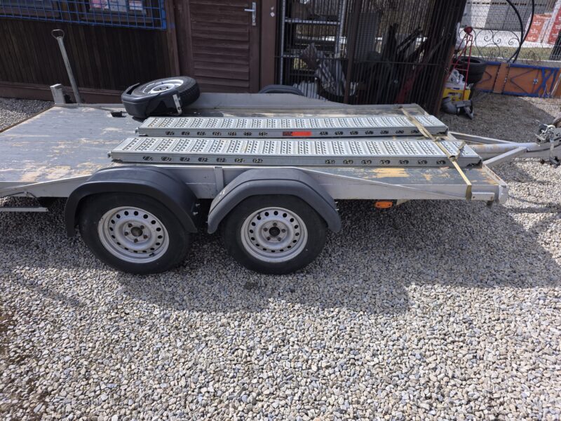 Vlek plato 1700kg kola ven doklady DE na prihlaseni po servise nyni poskozen